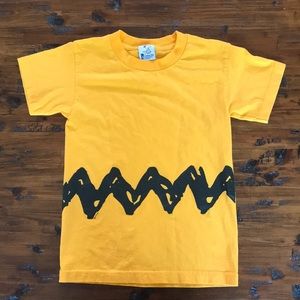 Kids Peanuts Charlie Brown youth medium shirt